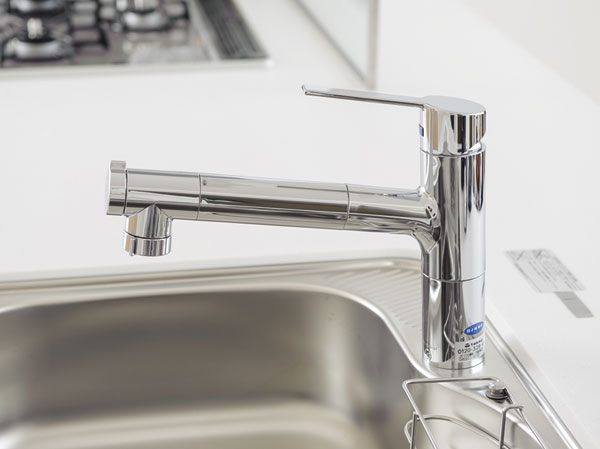 Kitchen.  [Water purification function with single lever mixing faucet] The kitchen faucet, Adopt a water purification function with mixing faucet.