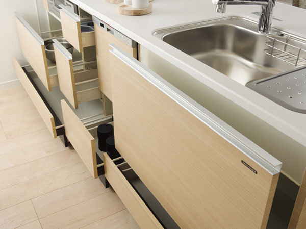 Kitchen.  [Drawer storage] It is a large-capacity type that can be clean and stored well as large tableware.