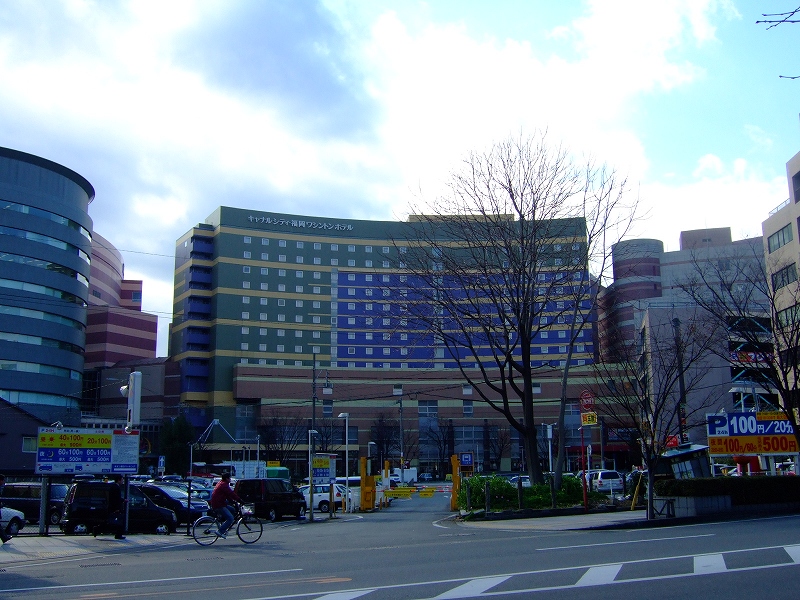 Shopping centre. Canal City Hakata Sausubiru until the (shopping center) 454m