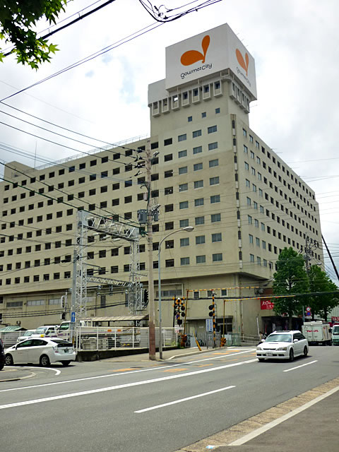 Supermarket. 400m until Gourmet City Zatsushonokuma store (Super)