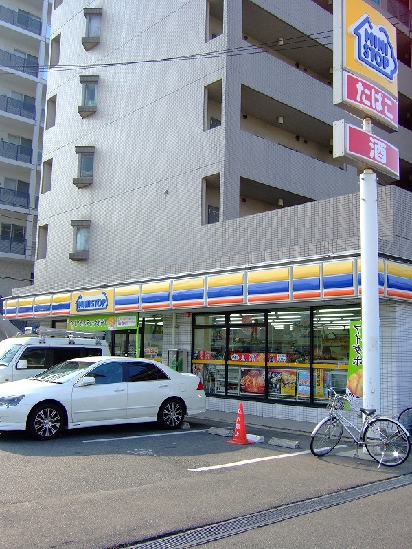 Convenience store. 10m to MINISTOP (convenience store)