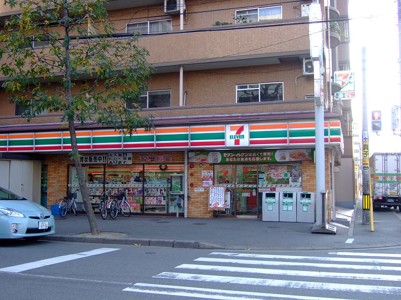 Convenience store. Seven-Eleven, Hakata-ku Hakataekiminami store up (convenience store) 427m