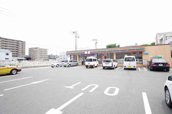 Convenience store. Seven-Eleven Hakataekiminami 3-chome up (convenience store) 178m