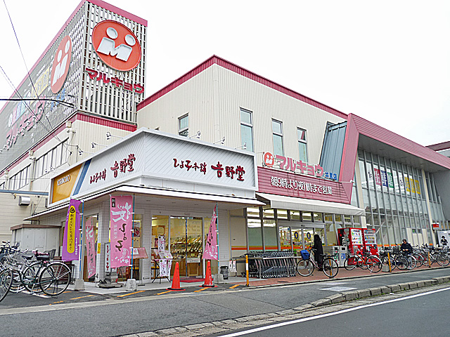 Supermarket. Marukyo Corporation messing store up to (super) 800m