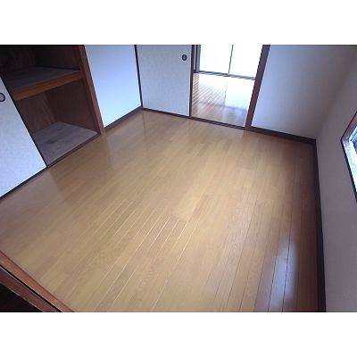 Other room space. Renovated to all flooring! 