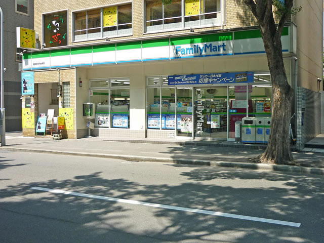 Convenience store. FamilyMart Hakataekihigashi Third Street store (convenience store) up to 100m