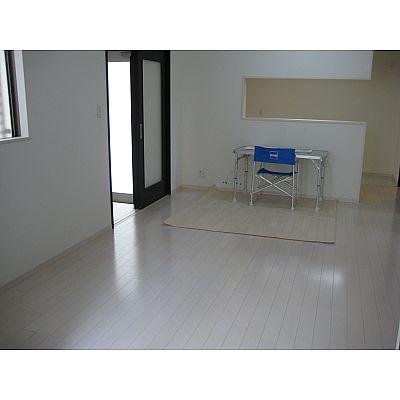 Living. Spacious living room!