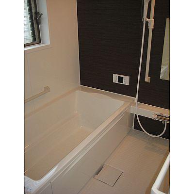 Bathroom. Let's take the fatigue of the day with a spacious bathroom!