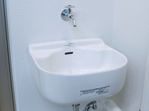 Other.  [Installing a slop sink to all dwelling unit balcony] On the balcony of all dwelling units, Installing a slop sink and waterproof outlet. Gardening water and rear to enjoy on the balcony, Cleaning of outdoor goods, This is useful such as cleaning of the balcony. (Same specifications)