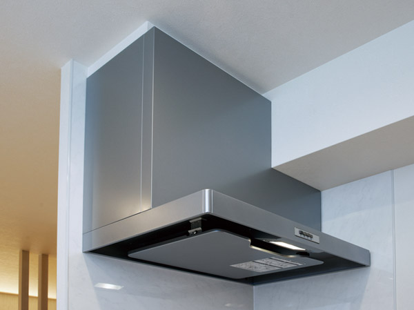 Kitchen.  [Excellent rectification Backed range hood to the ventilation capacity] Range hood to perform a powerful exhaust in combination with large ventilation fan. High cleanability ・ Also it provides current plate. (Same specifications)