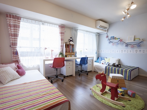 Interior.  [Western style room] It can be used in accordance with the child's growth, 1 room of Western-style with two of the closet.