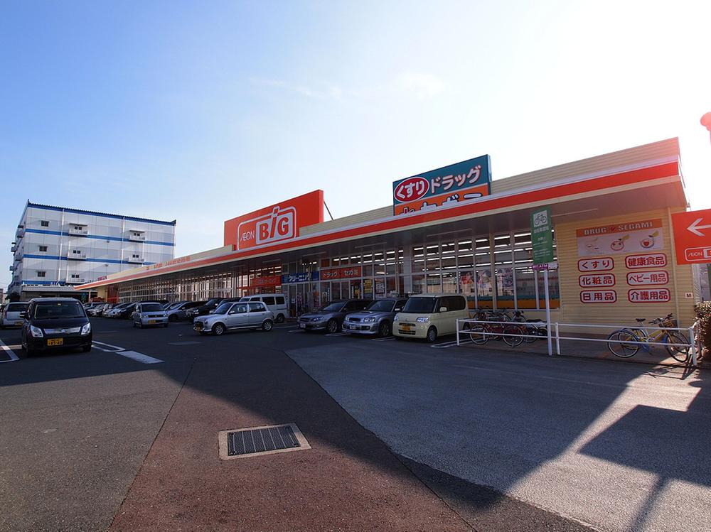 Drug store. Drag Segami Fukuoka Airport to the south shop 424m