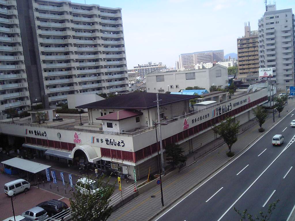 Shopping centre. Hakata victory until the (shopping center) 281m