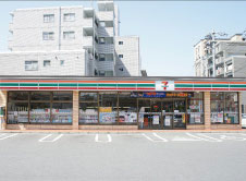 Surrounding environment. Seven-Eleven Hakata Sanchiku 2-chome (about 400m / A 5-minute walk)
