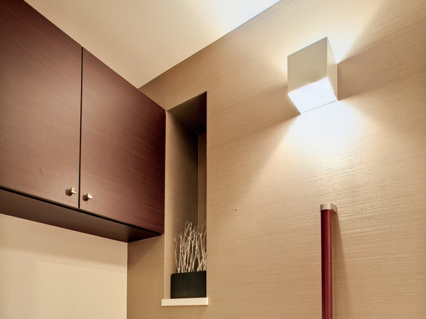 Toilet.  [Cupboard hanging and bracket lighting] Established a cupboard hanging and stylish bracket lighting. Such as cleaner housing the cleaning equipment and toilet supplies, You can use a wide space. (Same specifications)