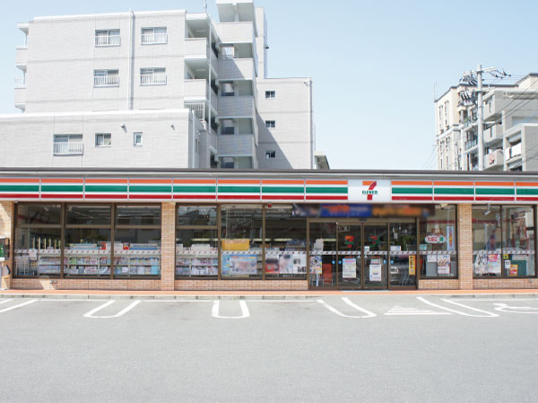 Surrounding environment. Seven-Eleven Hakata Sanchiku 2-chome (3-minute walk / 190m)