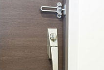 Other.  [Entrance door] Adoption of the entrance door of the peace of mind double lock, Push-pull door that can also be easily opened and closed to children and the elderly.
