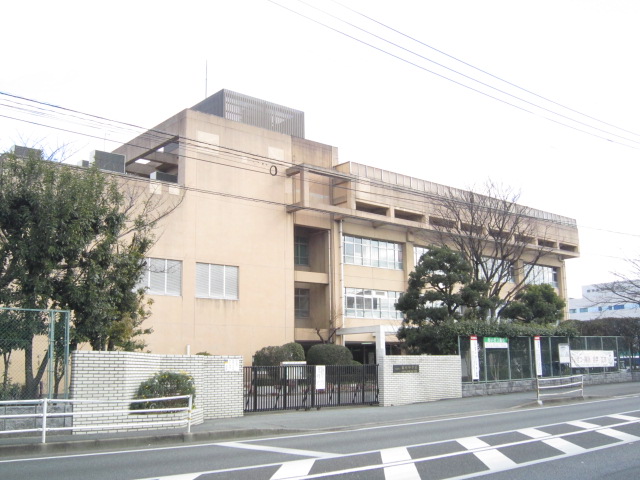 Junior high school. 693m to Fukuoka Municipal Backed junior high school (junior high school)
