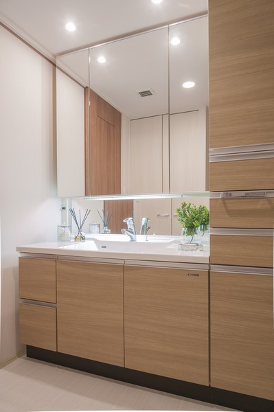 Get dressed in the morning with outstanding storage capacity is also a comfortable bathroom vanity