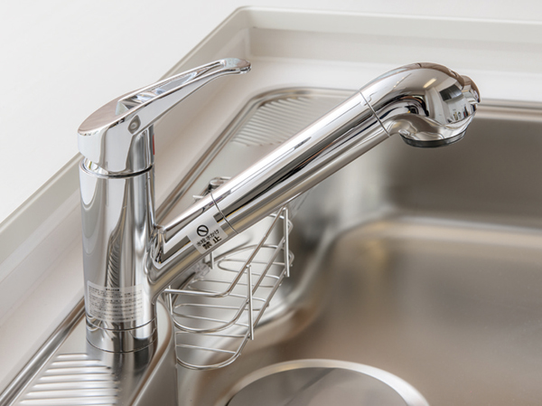 Kitchen.  [Water purifier integrated single lever faucet] Faucet is water purifier built-in single-lever. It is a handy shower hose type faucet to the sink cleaning. further, Rectification ・ You can also operate at hand switching of the shower.  ※ Water purifier built-in cartridge requires a separate contract
