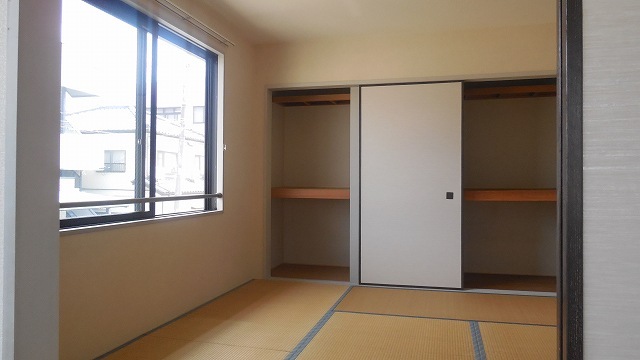Living and room. It will be healed is Japanese-style room