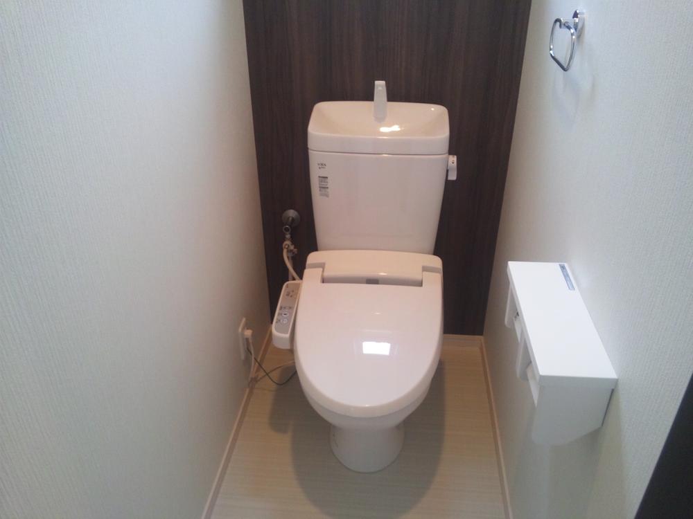 Toilet. 1F ・ Shower toilet in 2F