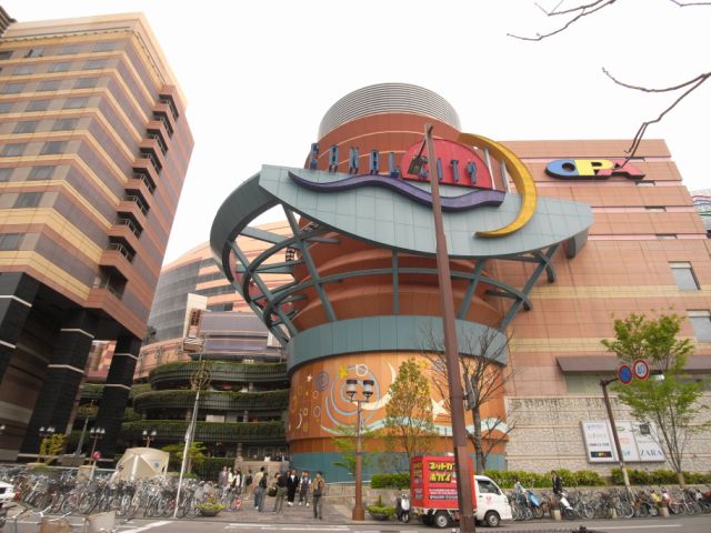 Shopping centre. Canal City Hakata to the (shopping center) 330m