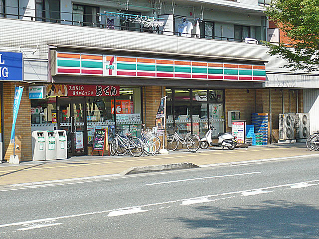 Convenience store. Seven-Eleven Hakata Chiyo-chome store up (convenience store) 450m