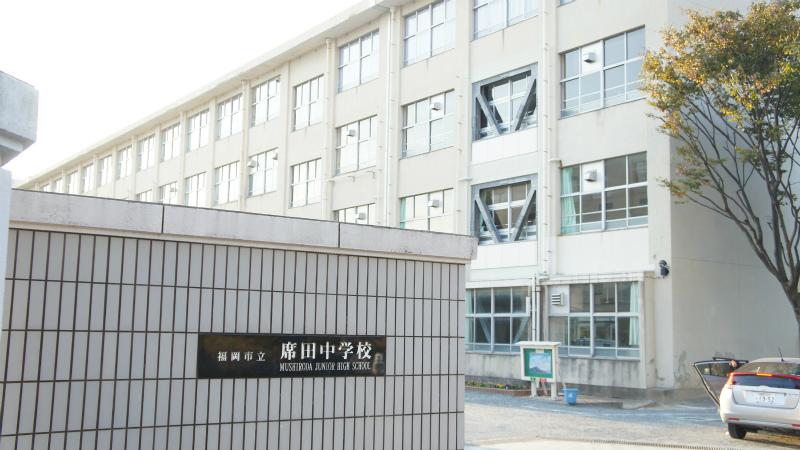 Primary school. Fukuoka standing room Tanaka 3120m to school