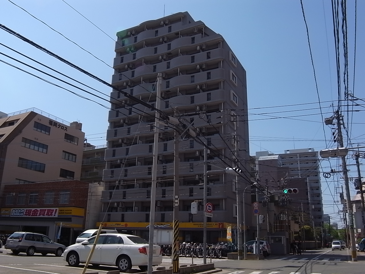 Building appearance. South-facing balcony ☆