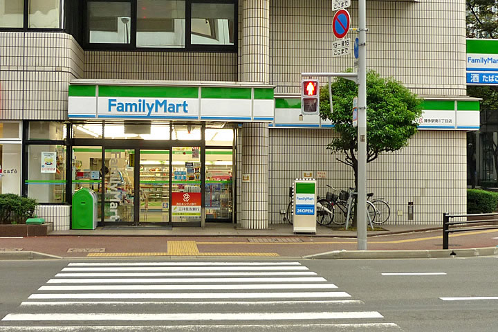 Convenience store. FamilyMart Hakataekiminami 1-chome to (convenience store) 300m