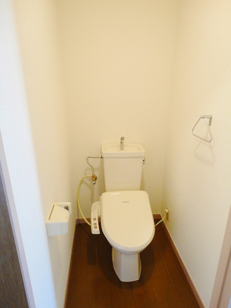 Toilet. Warm water washing toilet seat, It was established ☆