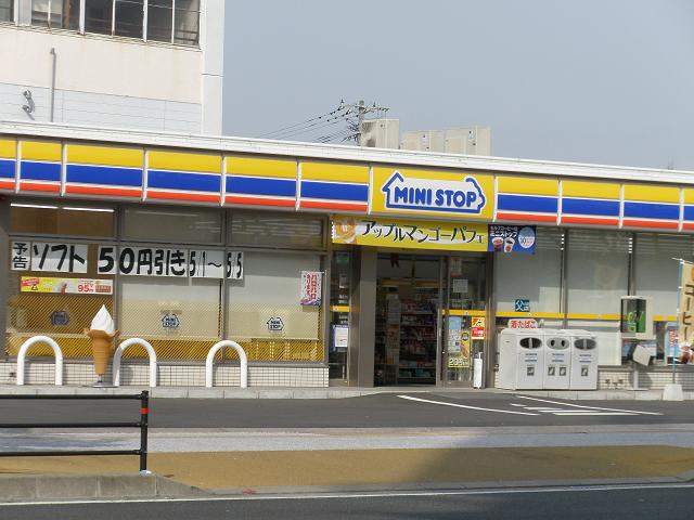 Convenience store. MINISTOP up (convenience store) 295m