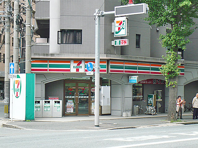 Convenience store. Seven-Eleven Hakata Minoshima store up (convenience store) 100m
