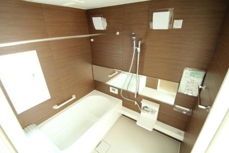Bathroom. Care is Easy as Hiroibiro. Drying ・ Dehumidification ・ On a bad day of weather in with heating will not dry out the laundry! (Use our model photo)