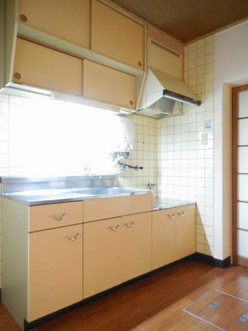 Kitchen. Very bright in the window with the kitchen Good ventilation