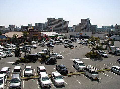 Shopping centre. Papillon 520m to Plaza (shopping center)
