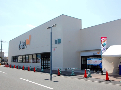 Supermarket. Daiei, Inc. ・ Yoshizuka Papillon Plaza store up to (super) 1300m