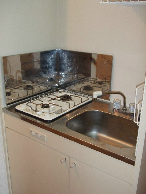 Kitchen. 2-neck with gas stove