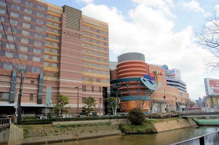 Shopping centre. Canal City Hakata fourth floor cinema Street Fugetsu Tsuruhashi until the (shopping center) 1225m
