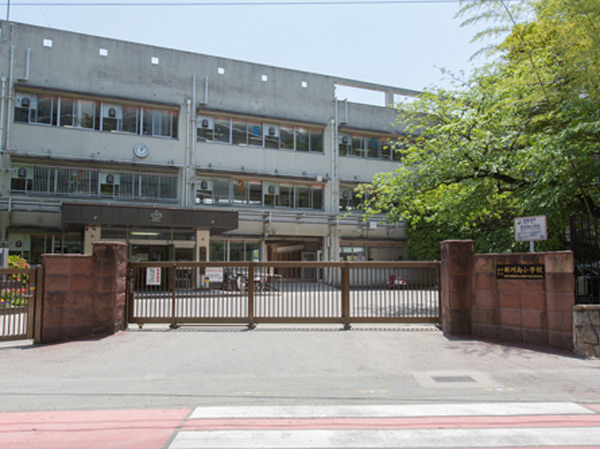 Surrounding environment. Nakaminami elementary school (about 450m / 6-minute walk)