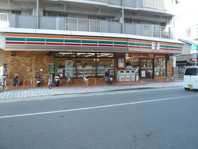 Convenience store. 140m to Seven-Eleven (convenience store)