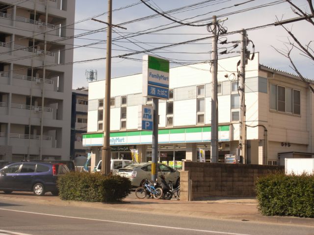 Convenience store. 240m to Family Mart (convenience store)