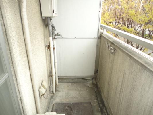 Balcony. Washing machine storage is outside! 