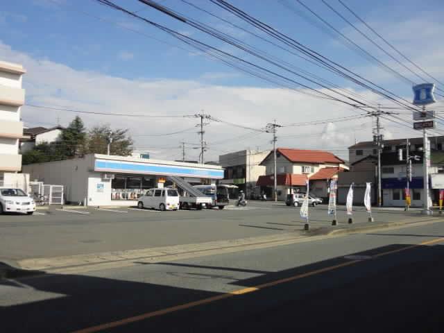 Convenience store. 886m until Lawson Maimatsubara shop