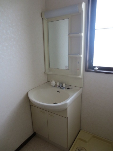 Washroom. With shampoo dresser ☆