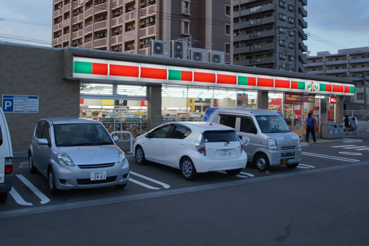 Convenience store. 300m until Thanksgiving Fukuoka Harada Sanchome store (convenience store)