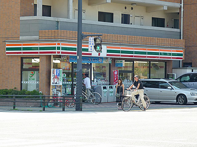 Convenience store. Seven-Eleven Fukuoka Kyushu University hospital before store up (convenience store) 479m