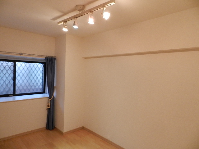 Other room space. Each room illumination ・ Curtain there. 