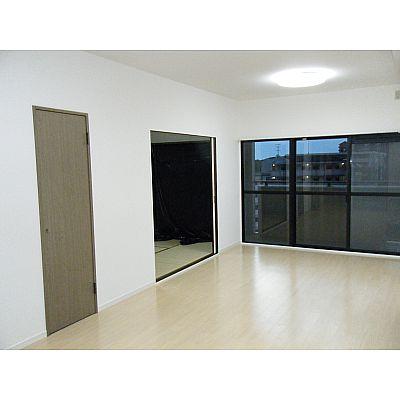 Living. LDK! Japanese-style room is wider space in the adjacent!
